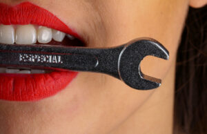 Dt. Funda Özsarı’dan TikTok’taki “ToothTok” Akımına Uyarı