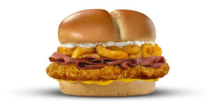 Arby’s® Golden Curly Chicken Burger Sahneye Çıkıyor!
