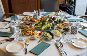Hilton Istanbul Bosphorus’ta İftar: Açık Büfe Mi, Set Menü Mü?