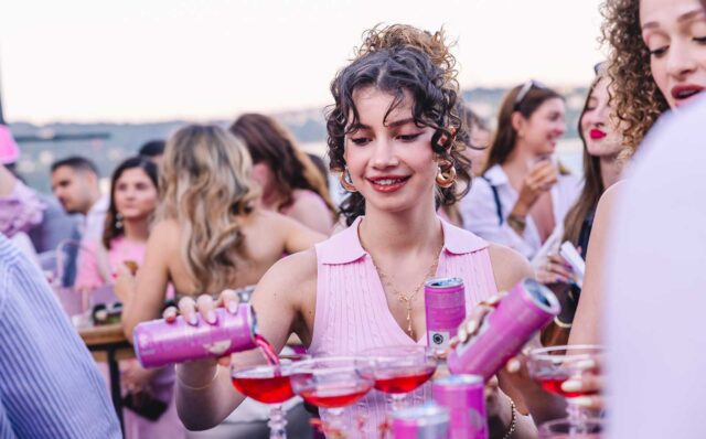 Red-Bull’un-Yaz-Sürprizi-Pink-Edition,-Lansman-Partisiyle-Tanıtıldı