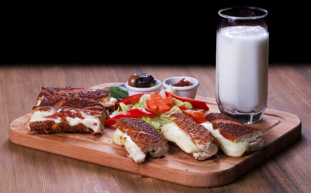 Yaz-Sıcaklarında-Serin-ve-Sağlıklı-Bir-Seçim-Ayran