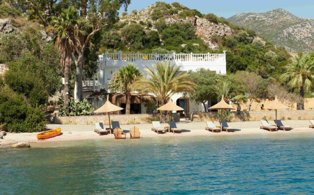 Villa-Castelle-–-Beach-House-Sade,-Huzurlu-ve-Denize-Sıfır-Bir-Butik-Tatil