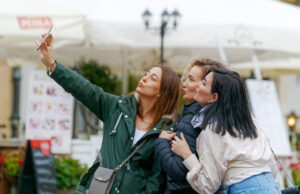 Dijital Dünyada Gençlik: Sosyal Medyanın Benlik Algısına Etkisi